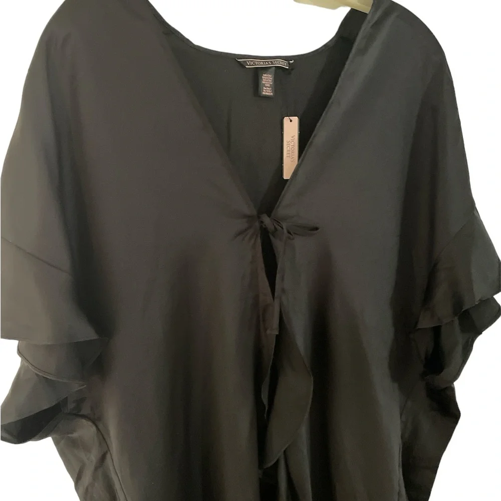 Victoria’s Secret black satin ruffle tie front short bath robe NWT one size